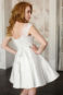 Короткое атласно-кружевное свадебное платье 3